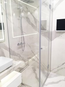 модерна душ кабина